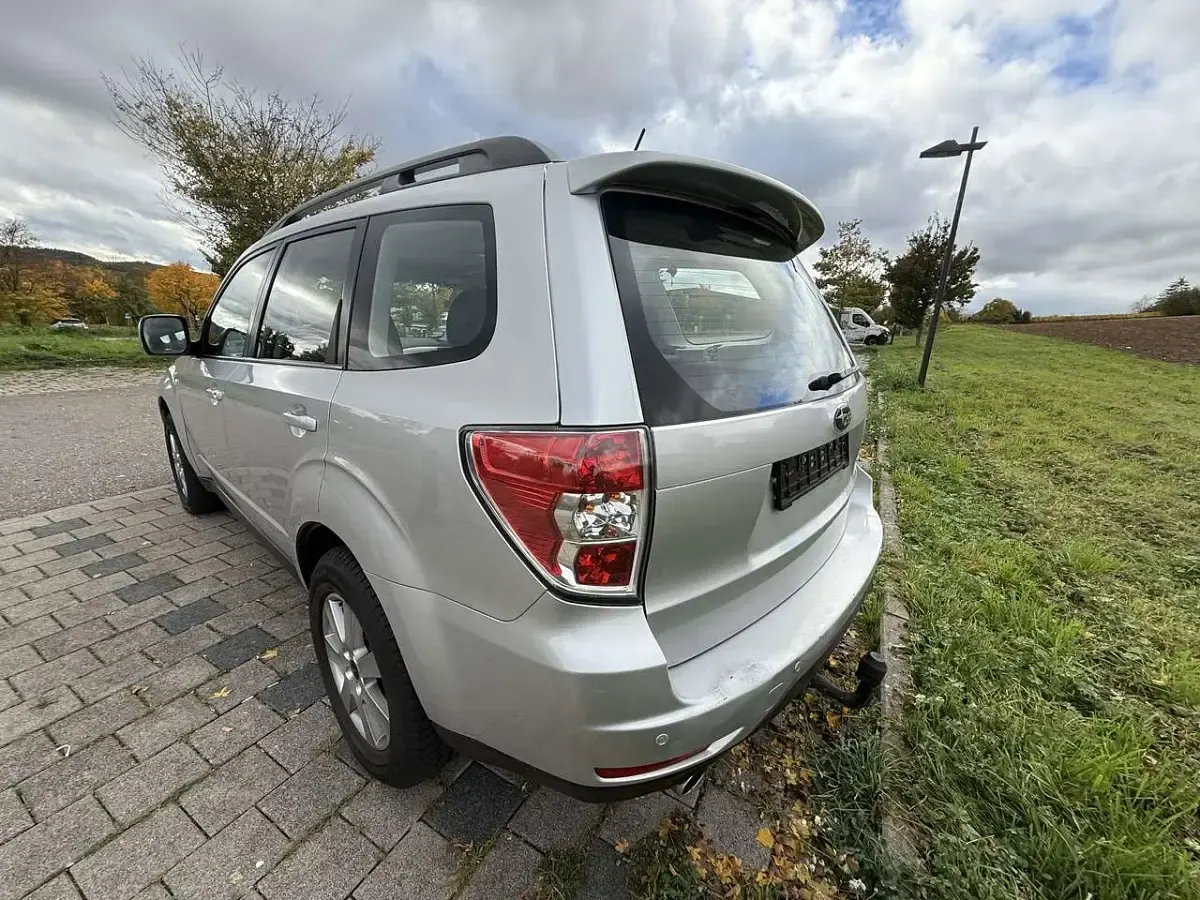 Gebraucht Subaru Forester Comfort 147 PS (108 kW) 2009 Spark silver (m) SUV