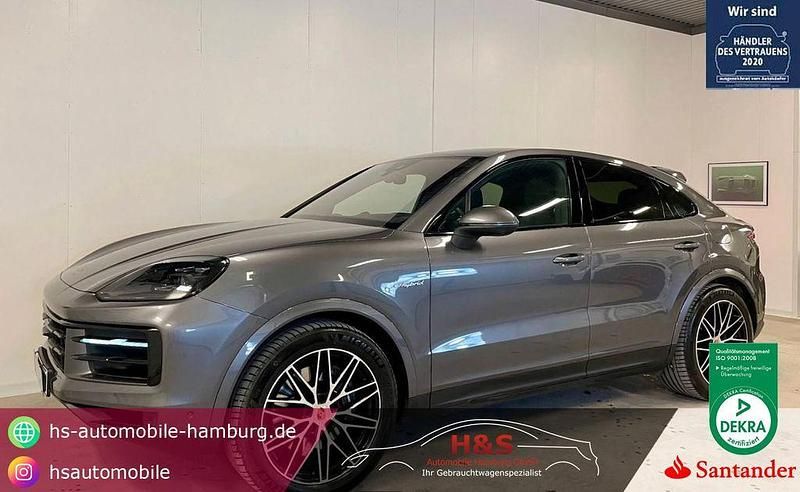 Grau Gebraucht 2025 Porsche Cayenne E-Hybrid Coupe Coupé | 107.000 € (Fairer Preis) - Bild 1/4