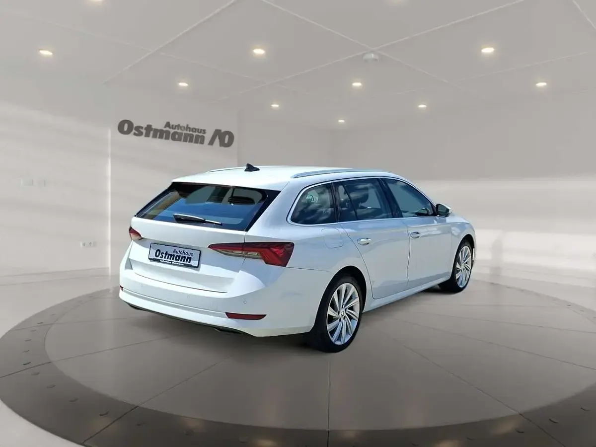 Gebraucht Skoda Octavia Style 204 PS (150 kW) 2022 Weiß Kombi
