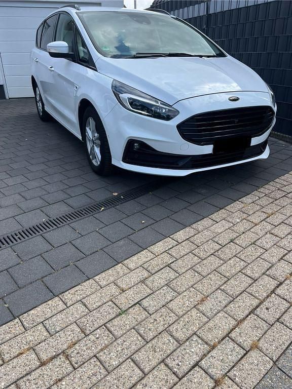 Weiß Gebraucht 2020 Ford S-MAX Titanium Van / Kleinbus | 17.990 € (Fairer Preis) - Bild 1/4