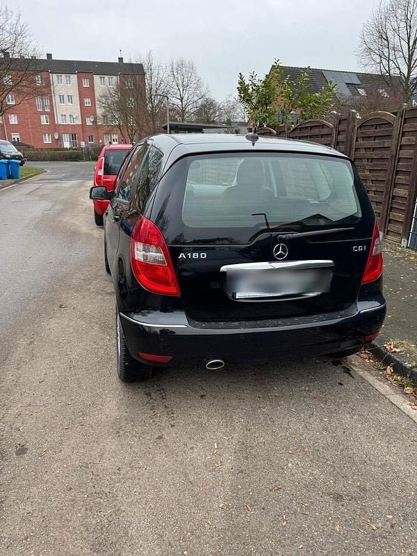 Gebraucht Mercedes A180 Elegance 109 PS (80 kW) 2012 Schwarz Van / Kleinbus