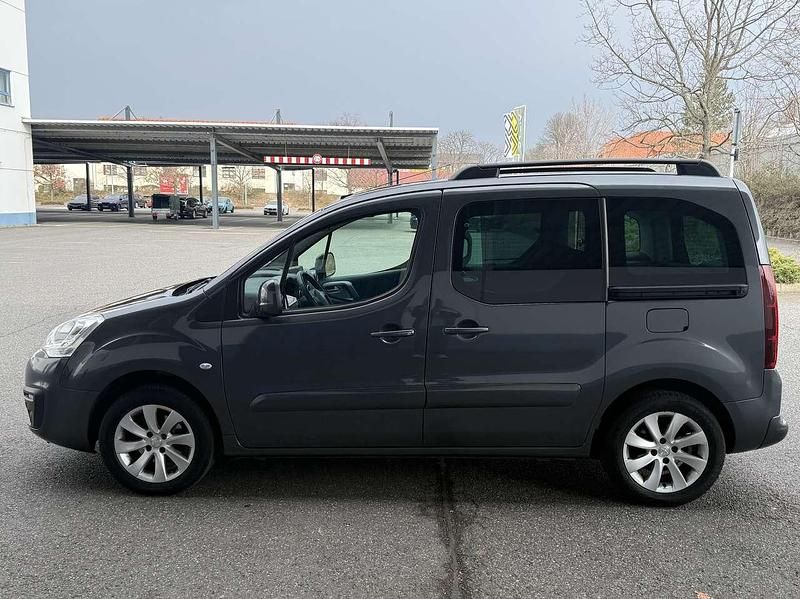 Gebraucht Peugeot Partner Allure 99 PS (72 kW) 2017 Lack grau sharkg Van / Kleinbus