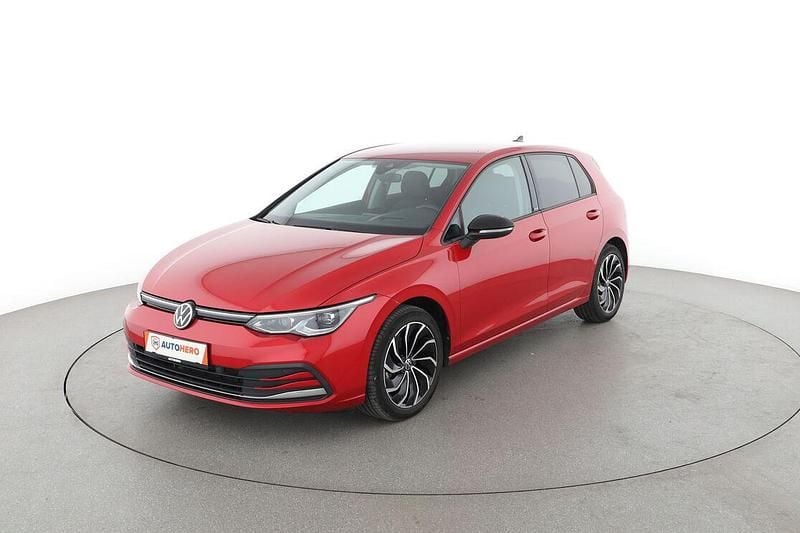Rot Gebraucht 2021 VW Golf VIII Life Limousine | 21.890 € (Fairer Preis) - Bild 1/3