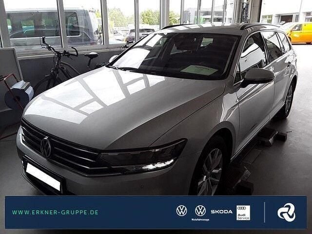 Reflexsilber metallic Gebraucht 2019 VW Passat Business Kombi | 19.499 € (Fairer Preis) - Bild 1/4