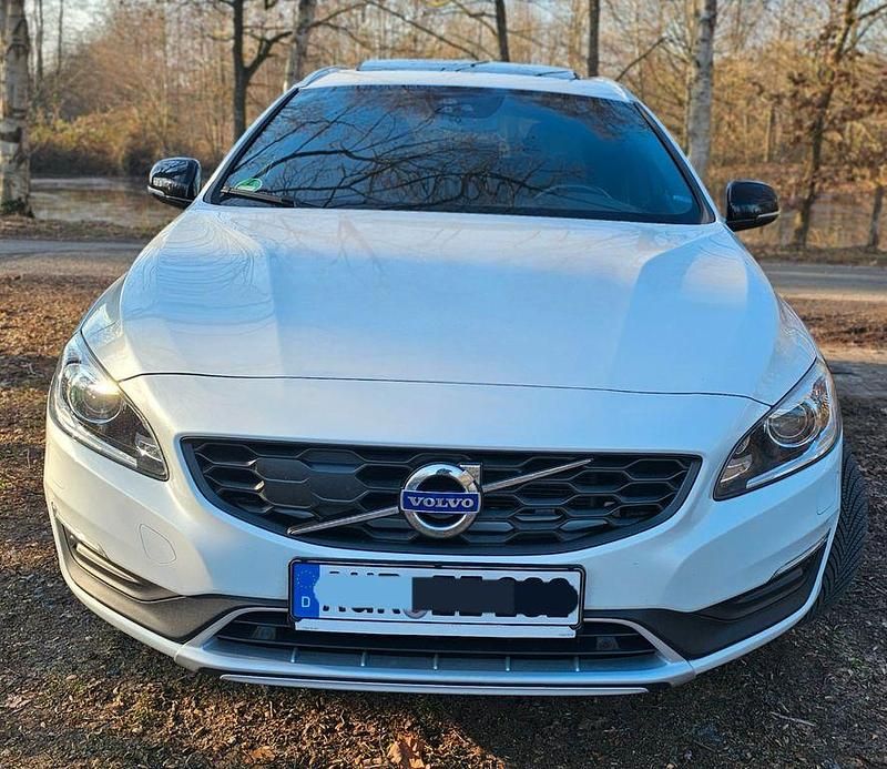 Gebraucht Volvo V60 CC Performance 220 PS (161 kW) 2017 Weiß Kombi