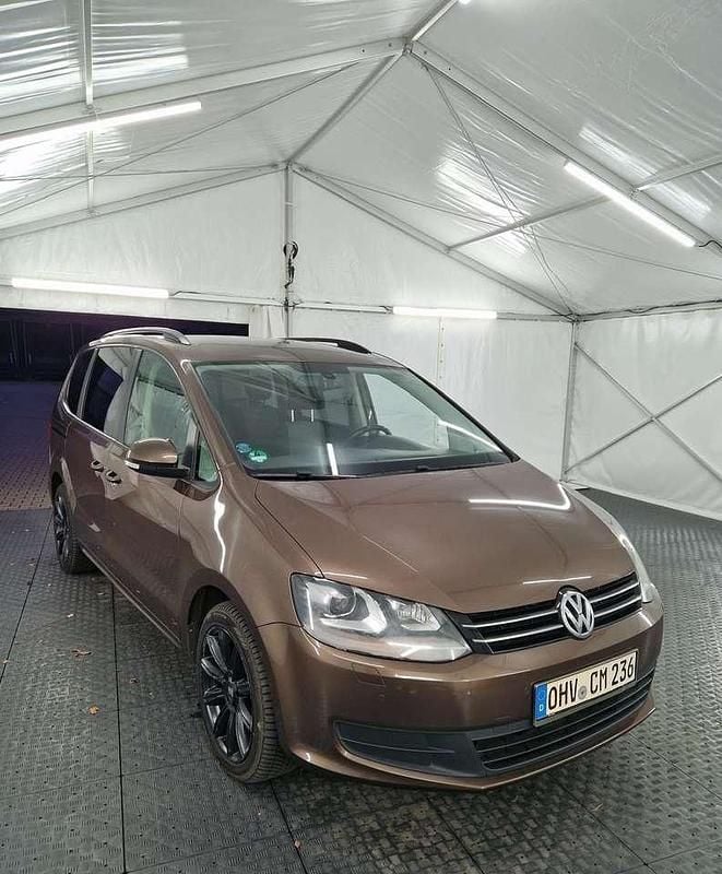 Gebraucht VW Sharan Trendline 140 PS (102 kW) 2011 Braun Van / Kleinbus