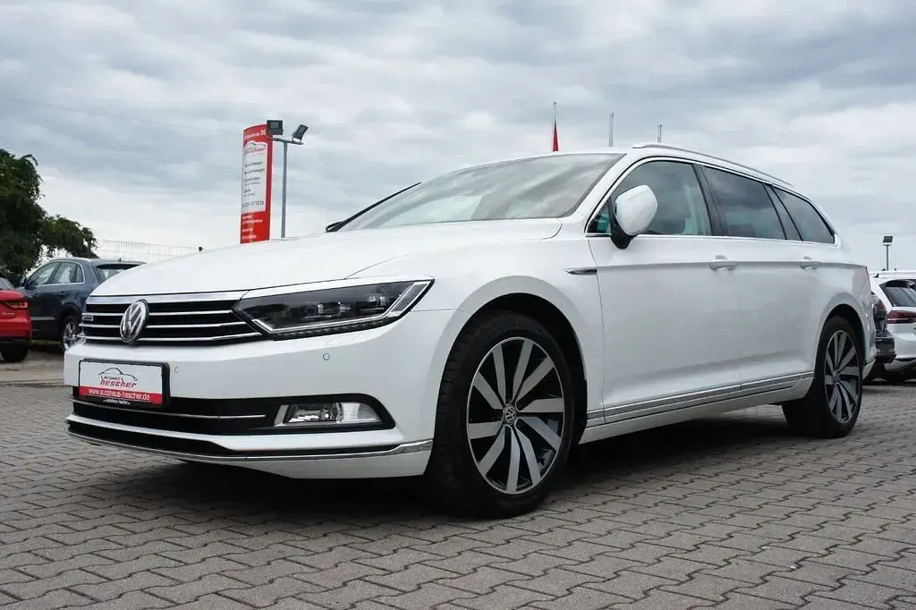 Gebraucht VW Passat Highline 239 PS (175 kW) 2018 Pure white (metallic) Kombi