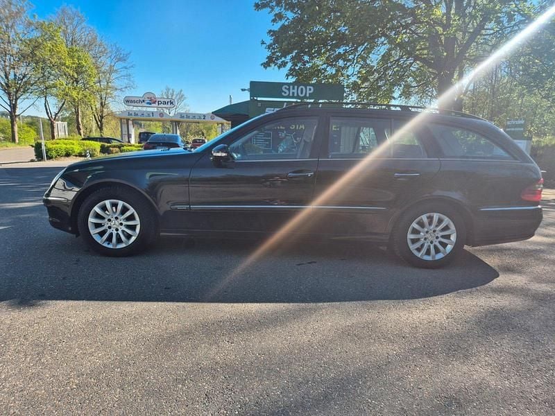 Używany Mercedes E220 Elegance 170 KM (125 kW) 2008 Czarny Kombi