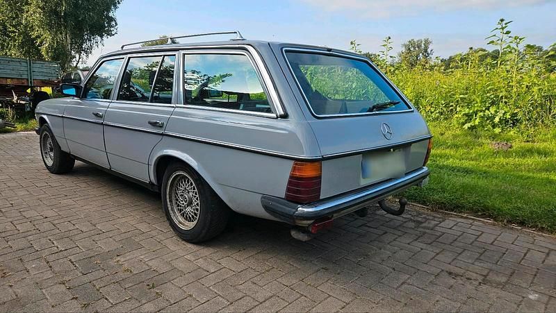 Gebraucht Mercedes 300 125 PS (91 kW) 1985 Grau Kombi