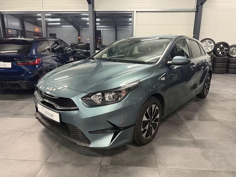 Gebraucht Kia Ceed 140 PS (102 kW) 2024 Grau Kleinwagen