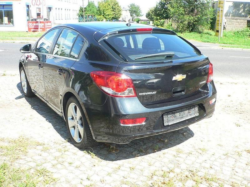 Gebraucht Chevrolet Cruze LTZ 141 PS (103 kW) 2011 Schwarz Kleinwagen
