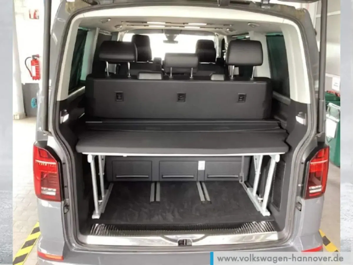 Gebraucht VW Multivan Generation Six 150 PS (110 kW) 2022 Pure grey Van / Kleinbus