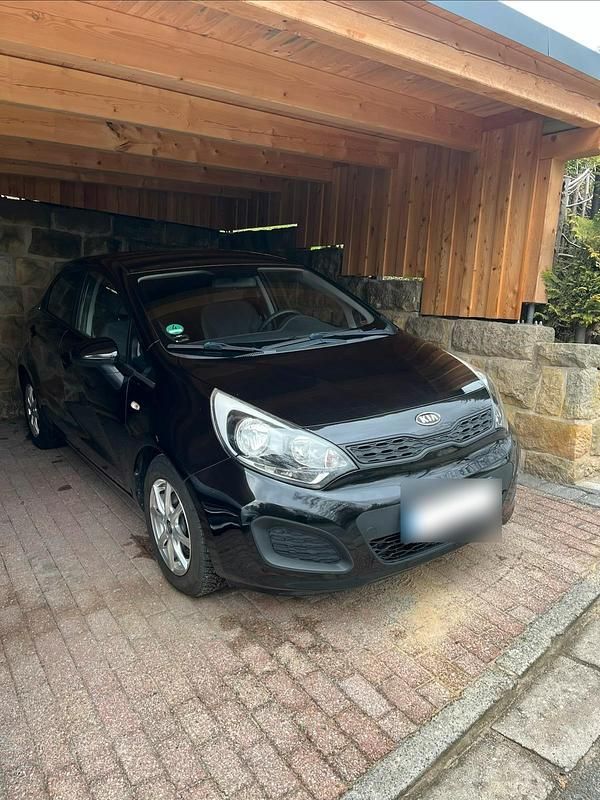 Second-hand Kia Rio 109 CP (80 kW) 2011 Negru Hatchback