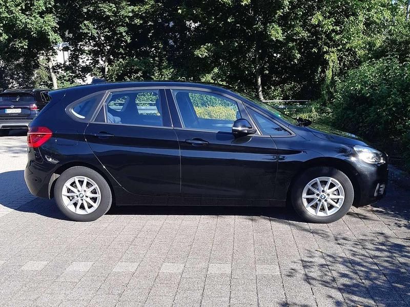 Schwarz Gebraucht 2016 BMW 218 Active Tourer Advantage Van / Kleinbus | 12.399 € (Guter Preis) - Bild 1/1