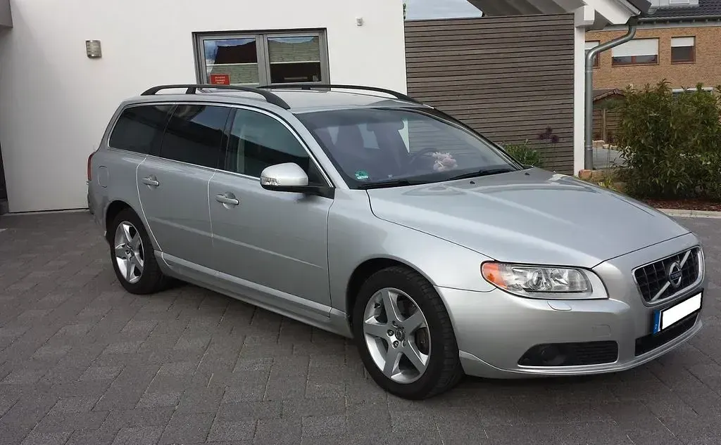 Gebraucht Volvo V70 Summum 205 PS (150 kW) 2010 Silber Kombi