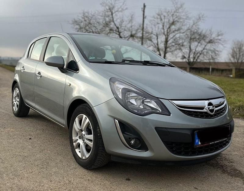 Silber Gebraucht 2014 Opel Corsa Edition Limousine | 5.800 € (Etwas zu teuer) - Bild 1/4