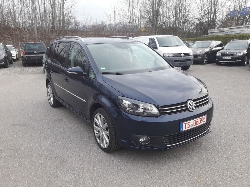 Blau Gebraucht 2015 VW Touran Highline Van / Kleinbus | 9.300 € (Fairer Preis) - Bild 1/4