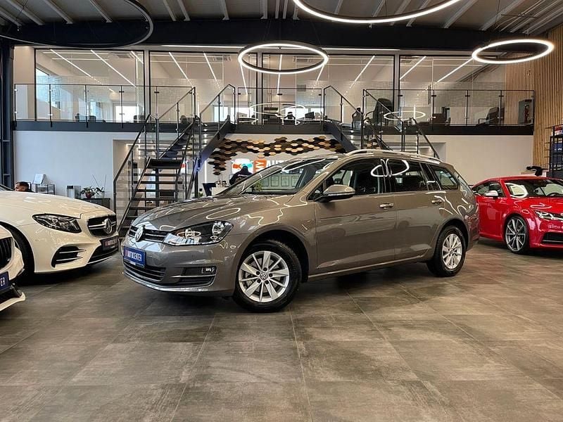 Grau Gebraucht 2016 VW Golf VII Comfortline Kombi | 10.999 € (Guter Preis) - Bild 1/4