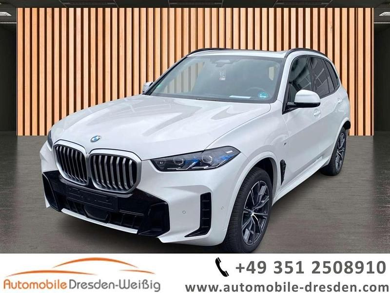 Mineralweiss metallic Gebraucht 2024 BMW 114 M Sport Kleinwagen | 77.980 € - Bild 1/3