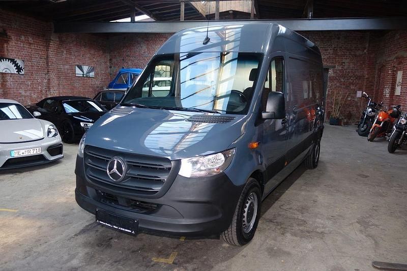 Grau Gebraucht 2020 Mercedes E-Sprinter Van | 17.480 € (Teuer) - Bild 1/4