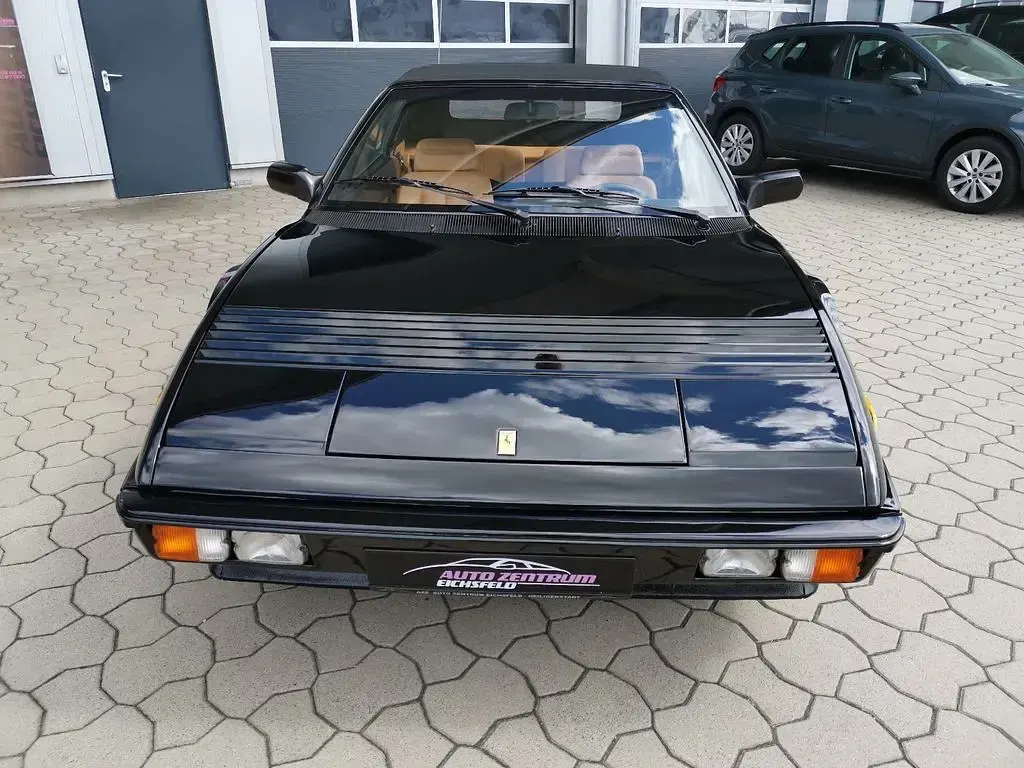 Second-hand Ferrari Mondial 270 CP (198 kW) 1985 Negru Cabrio