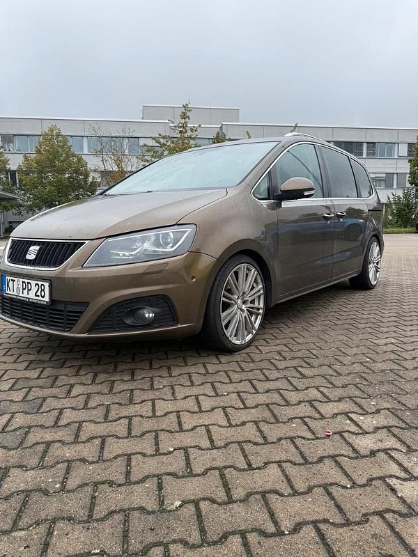 Braun Gebraucht 2011 Seat Alhambra Van / Kleinbus | 9.999 € (Guter Preis) - Bild 1/4