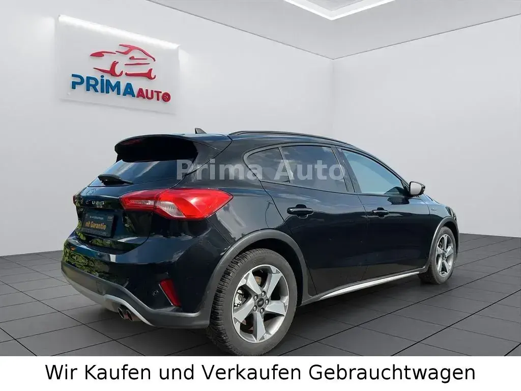 Gebraucht Ford Focus Active 125 PS (91 kW) 2020 Schwarz Limousine