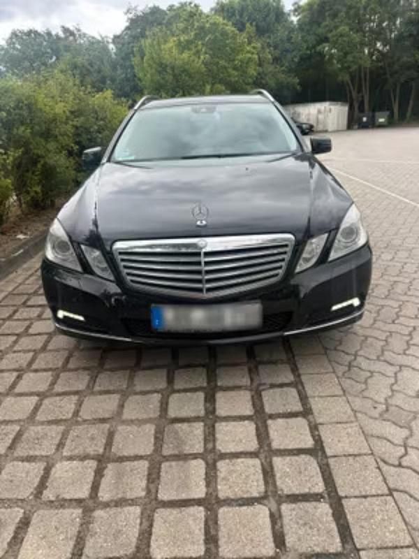 Schwarz Gebraucht 2010 Mercedes 350 Kombi | 9.000 € (Superpreis) - Bild 1/4