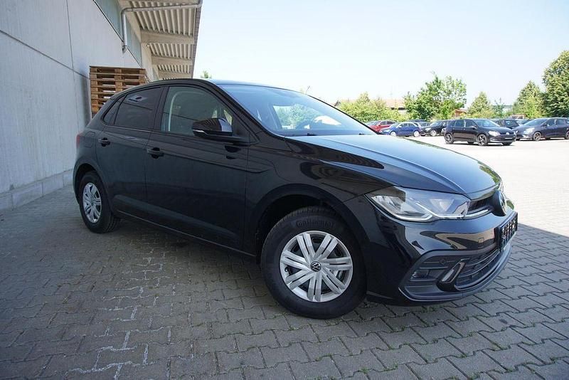 Deep black perleffekt Neu 2025 VW Polo Limousine | 17.950 € (Superpreis) - Bild 1/4
