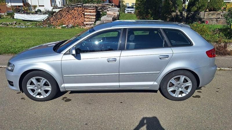 Silber Gebraucht 2012 Audi A3 Sportback Limousine | 3.500 € (Superpreis) - Bild 1/4