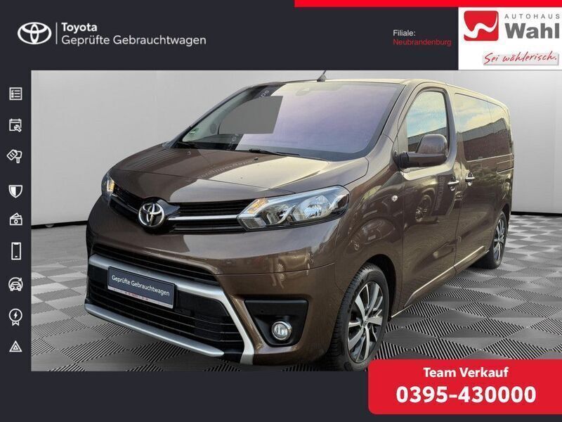 Brown rich oak Gebraucht 2024 Toyota Proace Verso Team Kombi | 41.990 € (Fairer Preis) - Bild 1/4