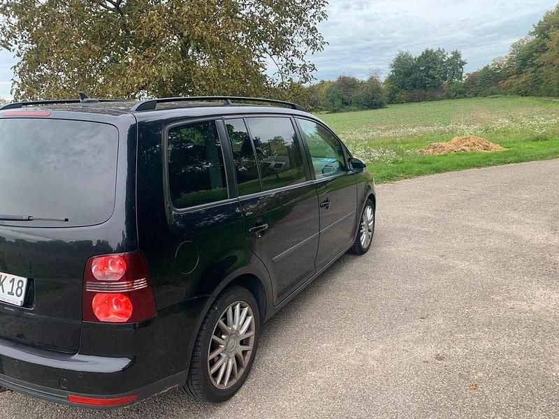 Gebraucht VW Touran 140 PS (102 kW) 2008 Schwarz Van / Kleinbus