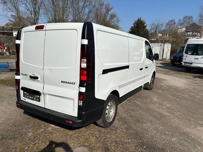 Gebraucht Renault Trafic 121 PS (88 kW) 2018 Weiß Van / Kleinbus