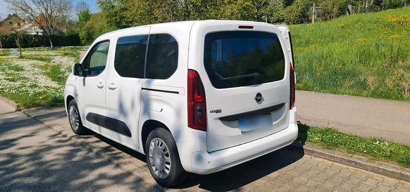 Second-hand Opel Combo Edition 110 CP (80 kW) 2019 Alb Monovolum