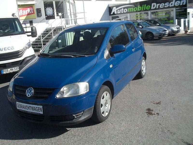 Blau Gebraucht 2007 VW Fox Basis Kleinwagen | 2.680 € (Fairer Preis) - Bild 1/4