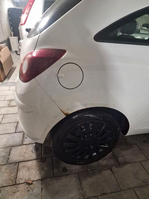 Gebraucht Opel Corsa Color Edition 101 PS (74 kW) 2011 Weiß Kleinwagen