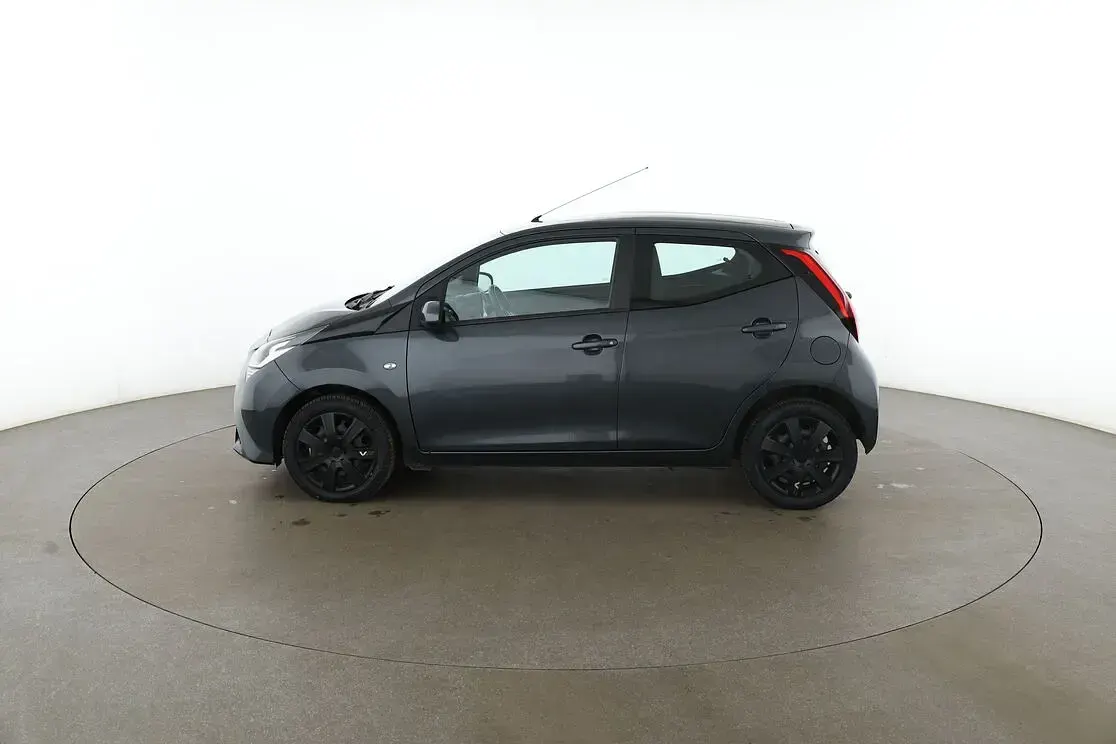 Gebraucht Toyota Aygo X-play 72 PS (52 kW) 2019 Grau Kleinwagen