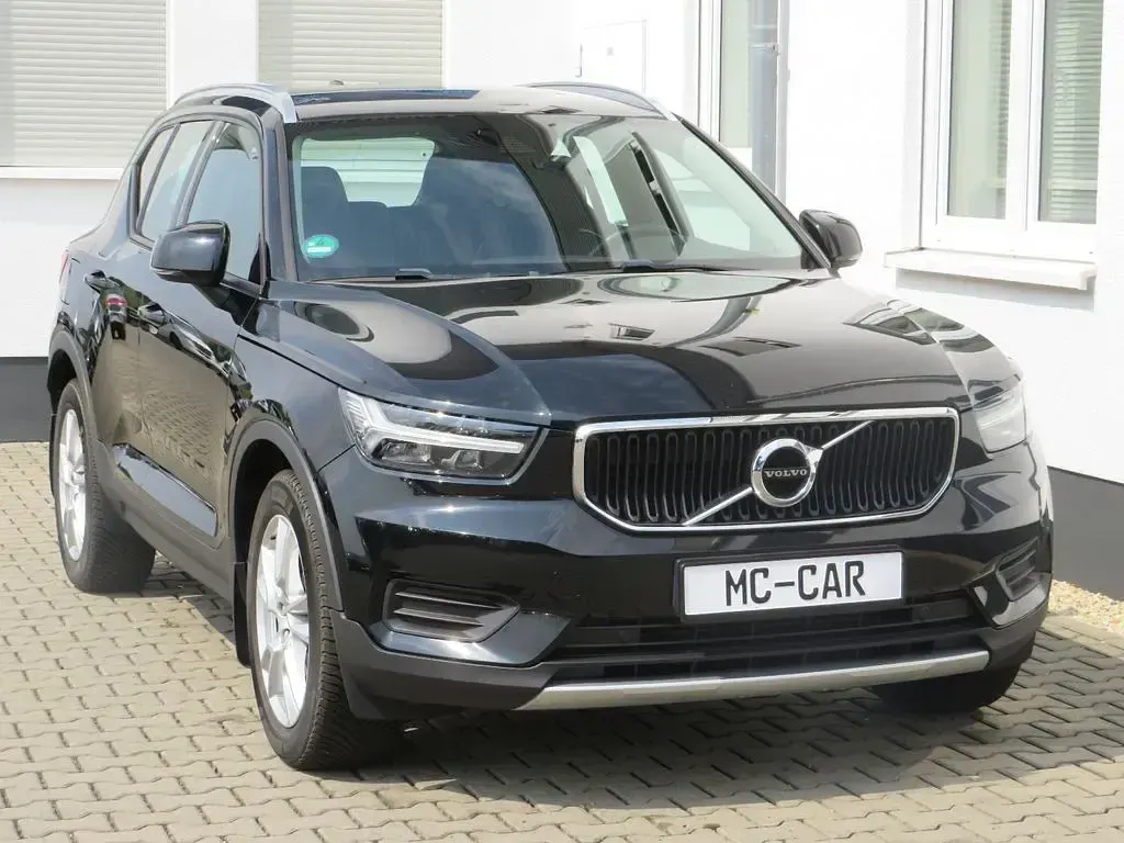 Gebraucht Volvo XC40 Momentum 150 PS (110 kW) 2020 Schwarz SUV