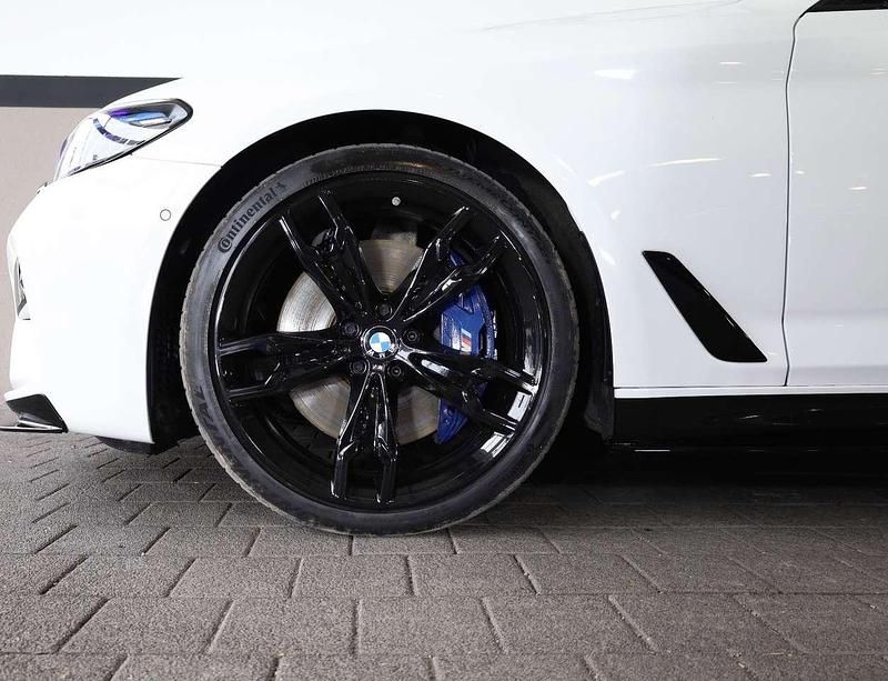 Gebraucht BMW 550 462 PS (339 kW) 2019 Alpinweiß iii (300) Limousine