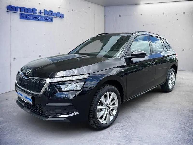 Black magic pearlescent (metallic) Gebraucht 2024 Skoda Kamiq Tour SUV | 25.490 € (Fairer Preis) - Bild 1/4