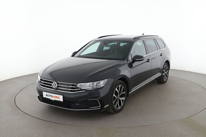 Grau Gebraucht 2021 VW Passat GTE Kombi | 22.950 € (Fairer Preis) - Bild 1/4