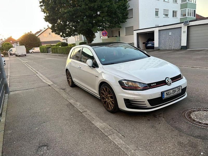 Weiß Gebraucht 2015 VW Golf VII GTI Limousine | 17.100 € (Fairer Preis) - Bild 1/4
