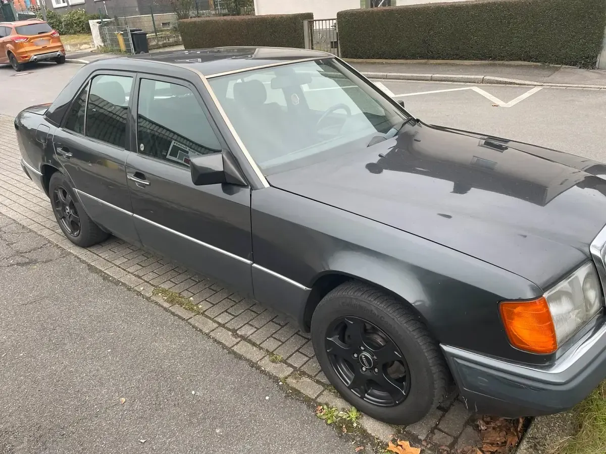 Gebraucht Mercedes E250 1992 Grau Limousine