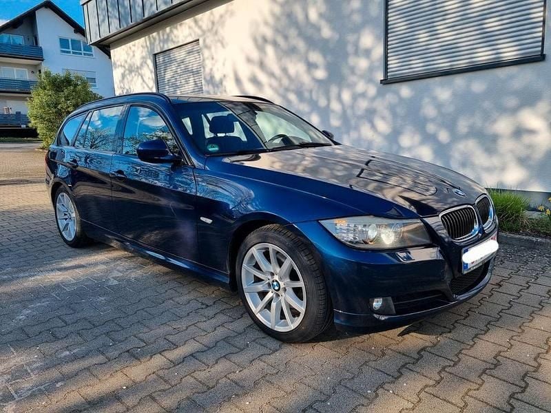Używany BMW 325 Exclusive 218 KM (160 kW) 2011 Niebieski Kombi
