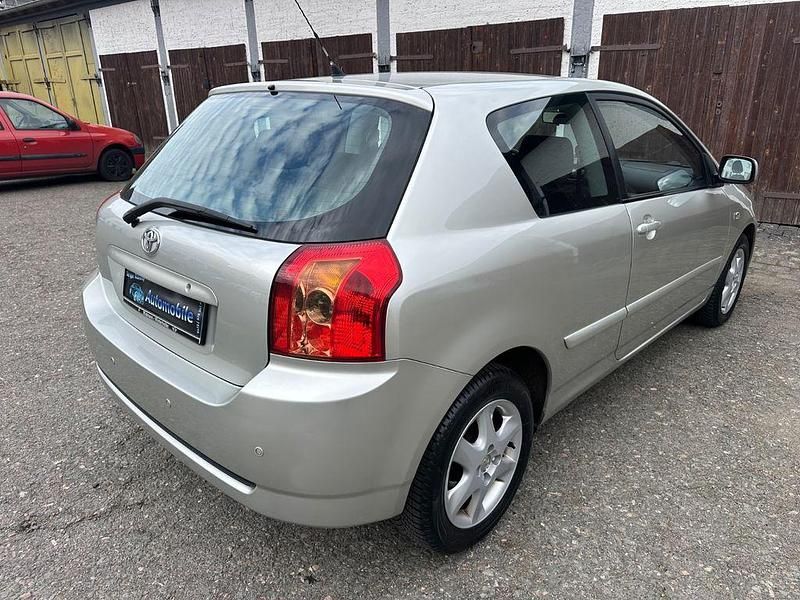 Używany Toyota Corolla Edition 97 KM (71 kW) 2006 Srebrny Sedan/Limuzyna