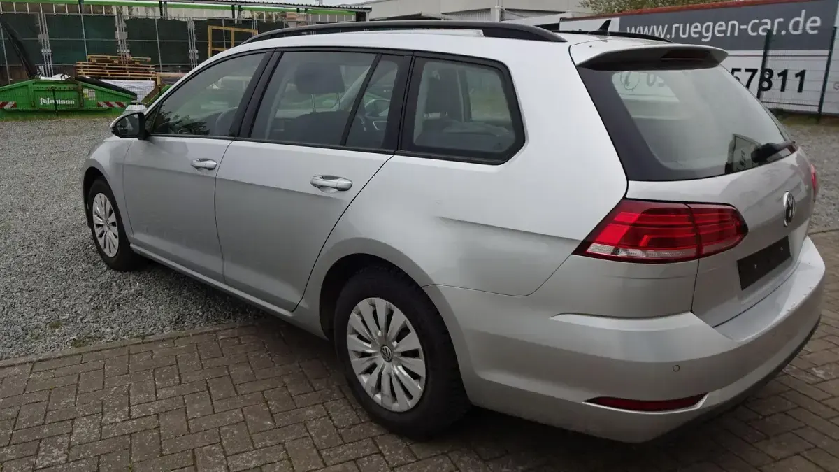 Gebraucht VW Golf VII Trendline 116 PS (85 kW) 2020 Silber Kombi