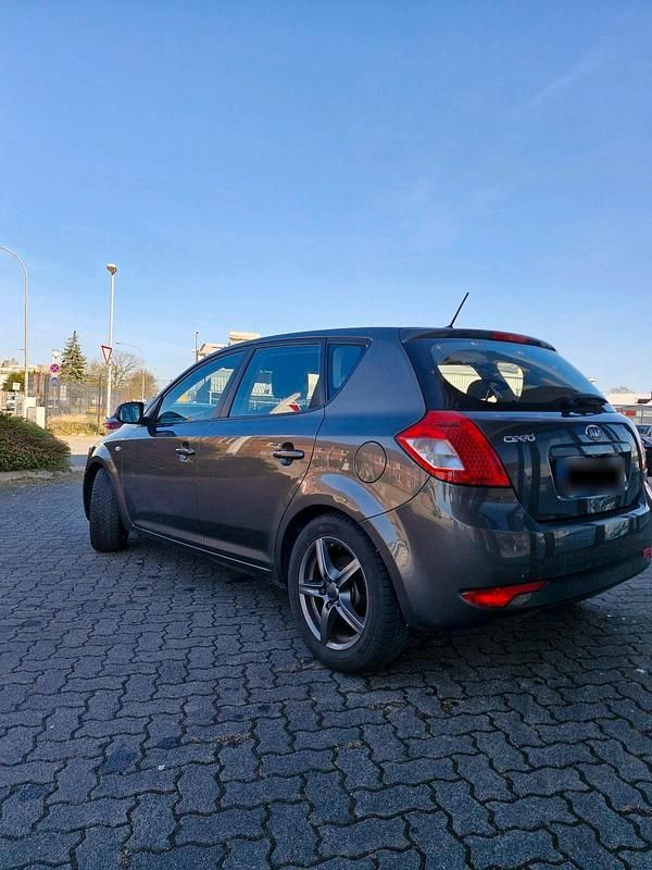 Gebraucht Kia Ceed 120 PS (88 kW) 2010 Grau Kleinwagen
