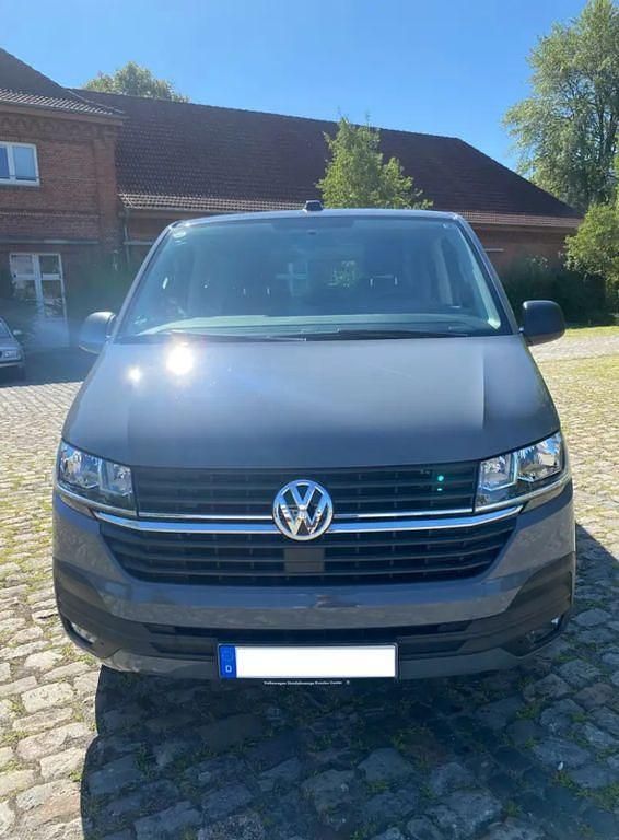 Gebraucht VW Multivan Family 150 PS (110 kW) 2021 Grau Van