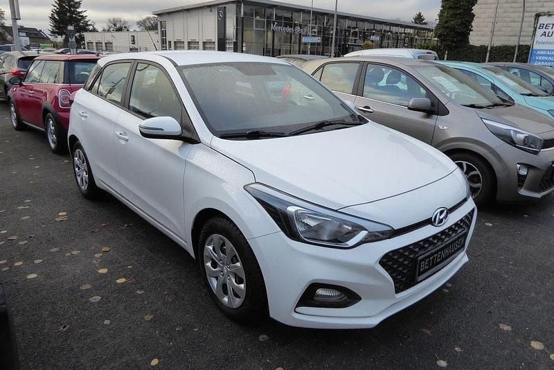Gebraucht Hyundai i20 Select 75 PS (55 kW) 2019 Weiß Limousine