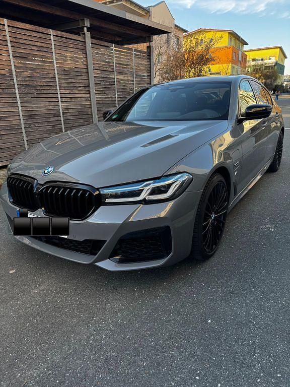 Gebraucht BMW 545e Performance 394 PS (289 kW) 2022 Grau Limousine